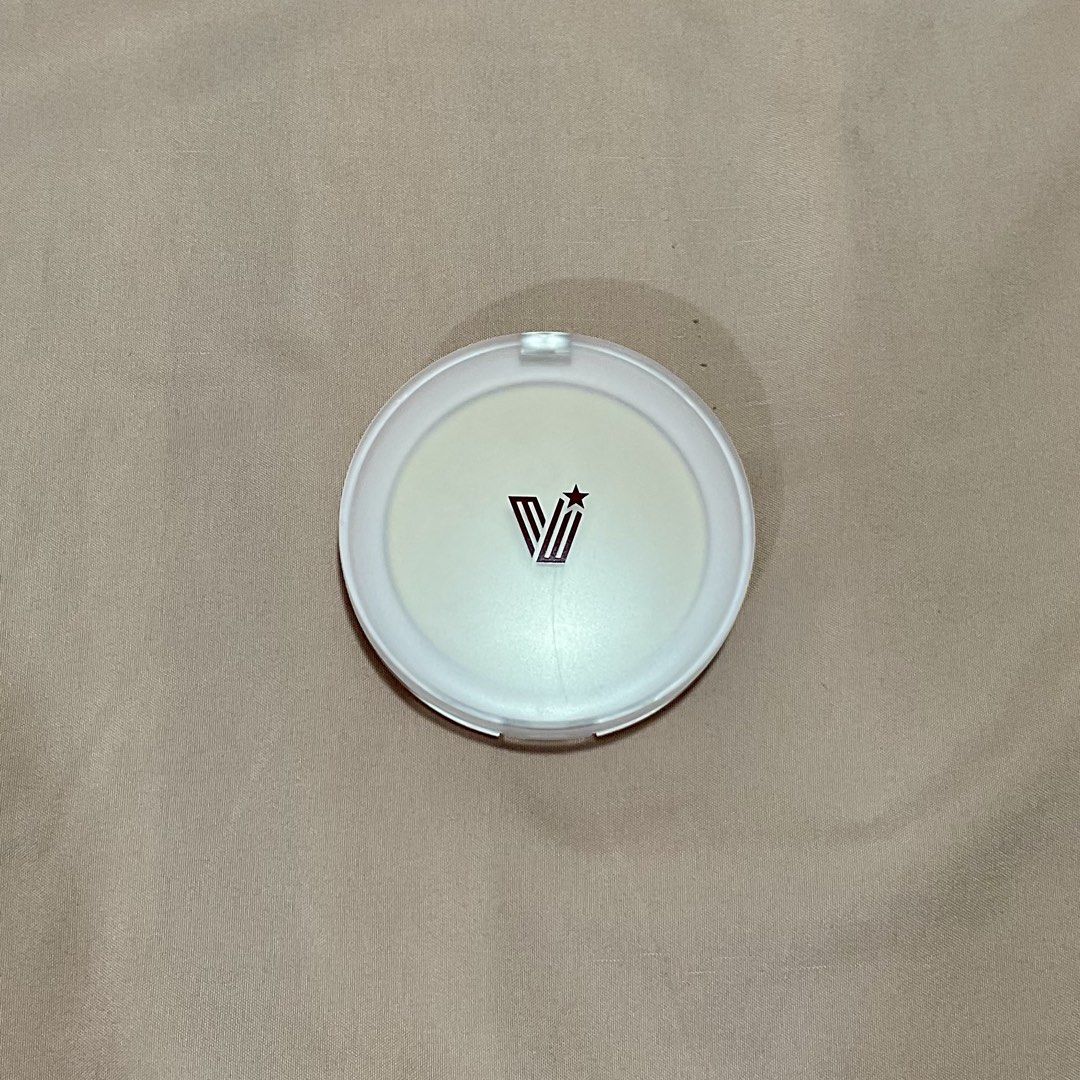 Vice co universal fix baked setting powder in natural (Category: Makeup) located in Manila. Submitted by aialovethings (Listing ID 1467192447, Image 1). Description: Og price at ₱349 100% original Never been used W/random official freebies (see last photo) ♡ price still nego ! dm for inquiries 💌 .