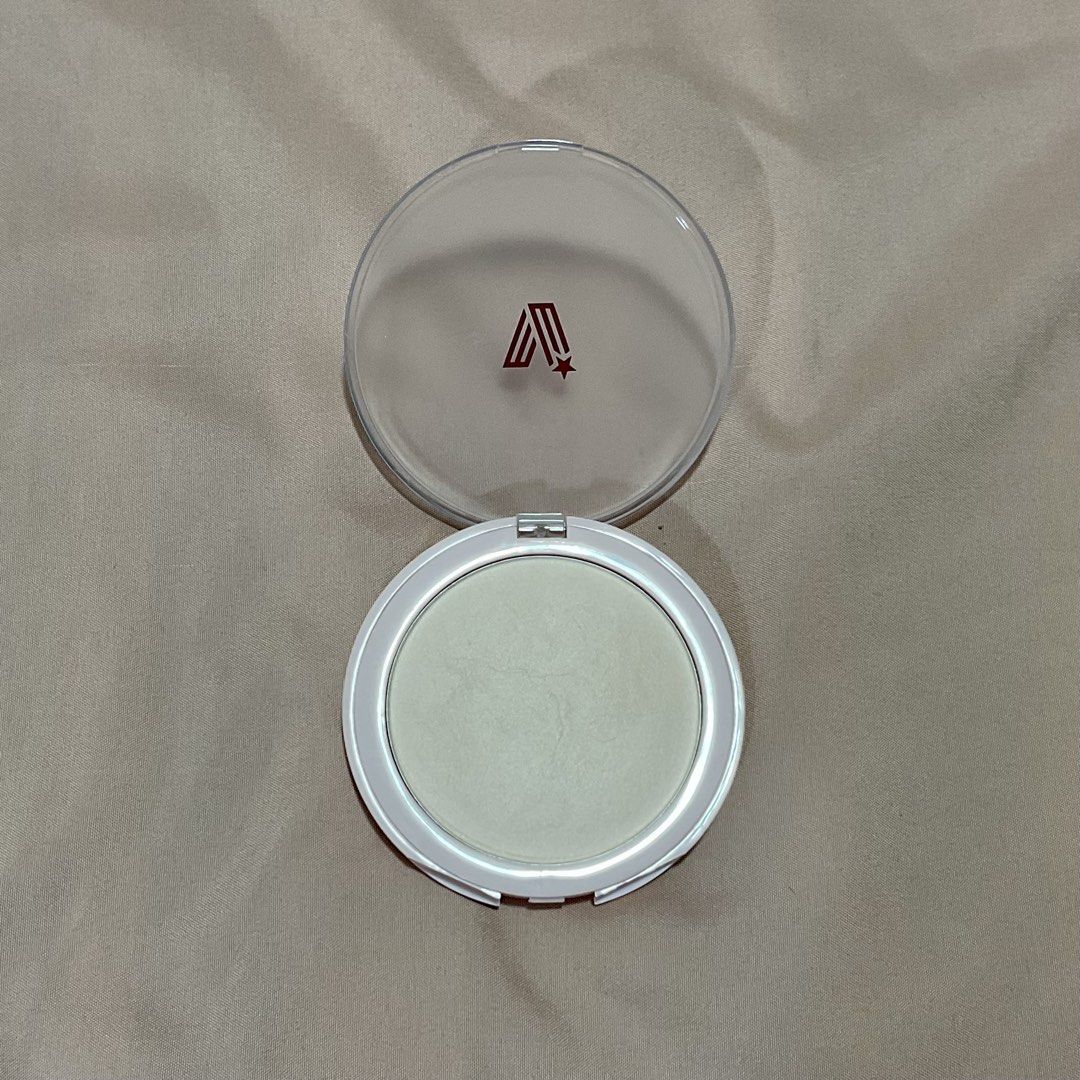 Vice co universal fix baked setting powder in natural (Category: Makeup) located in Manila. Submitted by aialovethings (Listing ID 1467192447, Image 2). Description: Og price at ₱349 100% original Never been used W/random official freebies (see last photo) ♡ price still nego ! dm for inquiries 💌 .