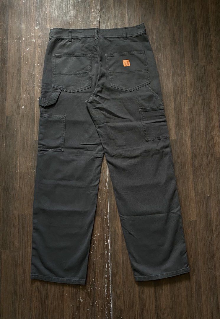 Victoria double-knee carpenter (Category: Jeans) located in Cebu City. Submitted by 0pong (Listing ID 1467205197, Image 2). Description: -Double-knee carpenter - As new - No issue - Color: Dark gray -Size XL tag(36x42) leg:9 📍 Cebu city .