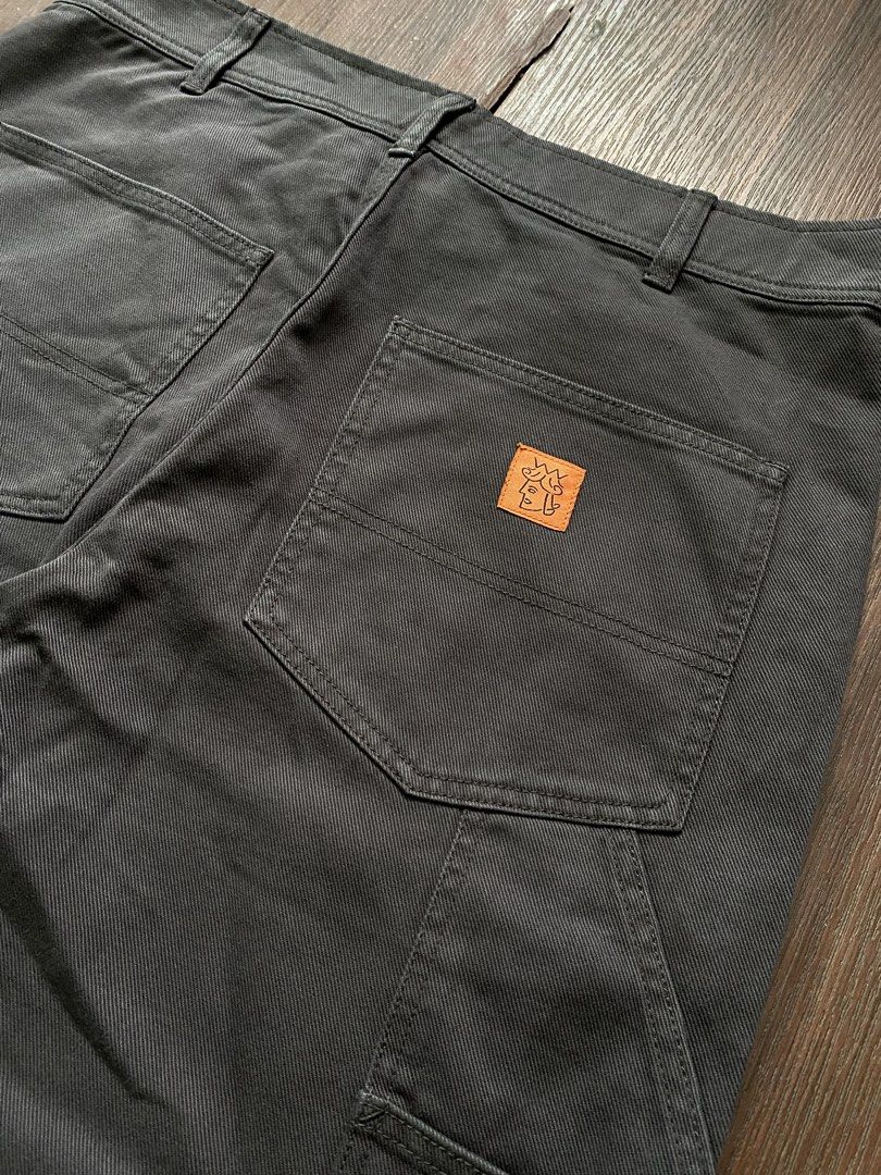 Victoria double-knee carpenter (Category: Jeans) located in Cebu City. Submitted by 0pong (Listing ID 1467205197, Image 3). Description: -Double-knee carpenter - As new - No issue - Color: Dark gray -Size XL tag(36x42) leg:9 📍 Cebu city .