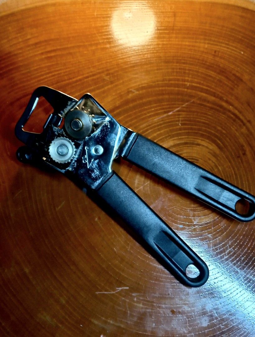 Victorinox Universal Can Opener (Category: Other Kitchenware & Tableware) located in Santiago. Submitted by thankugeri87256 (Listing ID 1467342955, Image 2). Description: ✔️Aquired thru Japan surplus shop ✔️Minor scratches and stains are visible ✔️ Gears and Edges are intact and in good condition. ✔️ Please see pictures below before make an offer. ✔️ Sold in as is where is basis.