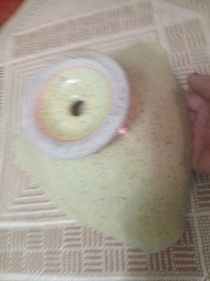 Vinatage Japan super triangular bowl for your serving needs (Category: Vases & Decorative Bowls) located in Manila. Submitted by padillahe35291 (Listing ID 1467187131, Image 3). Description: 8x8x 5 inches bowl for serving fruits stand for your needs.