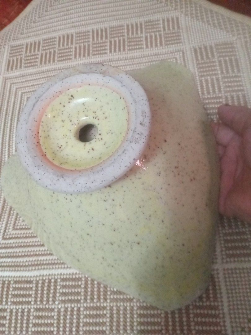 Vinatage Japan super triangular bowl for your serving needs (Category: Vases & Decorative Bowls) located in Manila. Submitted by padillahe35291 (Listing ID 1467187131, Image 2). Description: 8x8x 5 inches bowl for serving fruits stand for your needs.