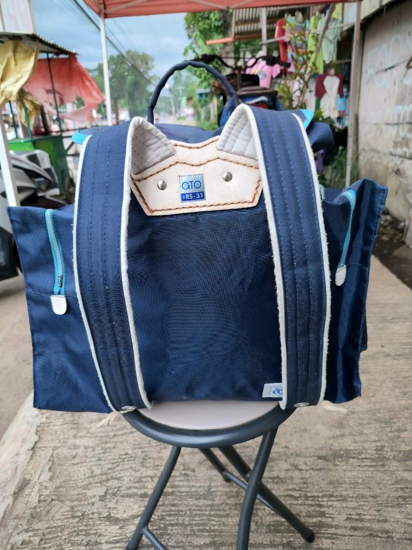 Vintage 1980's ASICS navy blue drawstring/Nylon Alphine backpack (Category: Backpacks) located in Valencia. Submitted by thriftpingniever (Listing ID 1467270716, Image 2). Description: Vintage 1980's ASICS navy blue drawstring/Nylon Alphine backpack featuring the classic "Sport, the universal language" tag Made in JAPAN. Length 20" Width 19" Drop offer 📩 DM me.