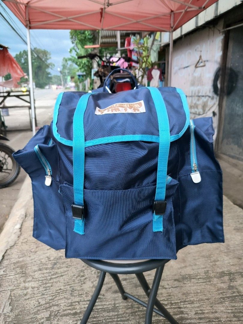 Vintage 1980's ASICS navy blue drawstring/Nylon Alphine backpack (Category: Backpacks) located in Valencia. Submitted by thriftpingniever (Listing ID 1467270716, Image 1). Description: Vintage 1980's ASICS navy blue drawstring/Nylon Alphine backpack featuring the classic "Sport, the universal language" tag Made in JAPAN. Length 20" Width 19" Drop offer 📩 DM me.