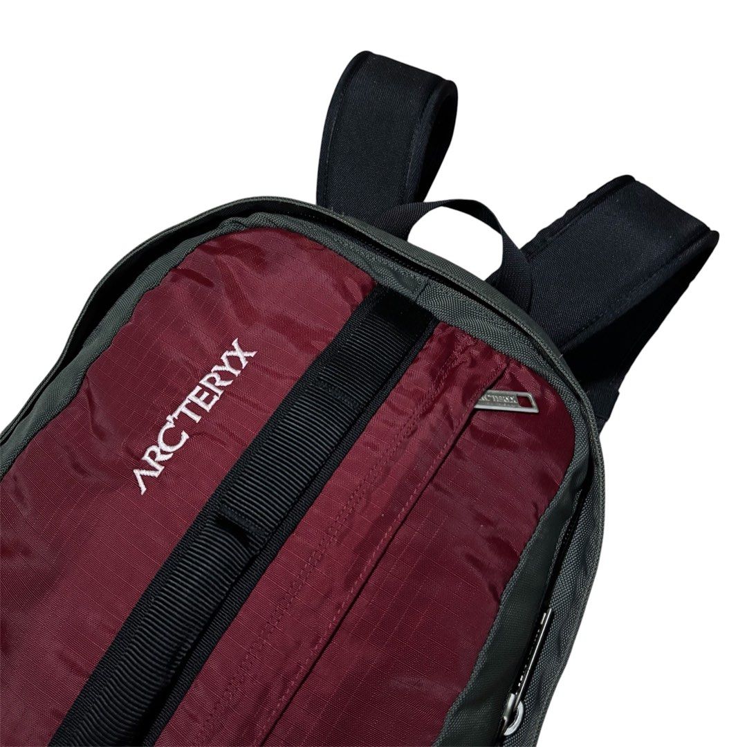Vintage Arc’teryx Opal Backpack (Category: Backpacks) located in Muntinlupa City. Submitted by rtyfck (Listing ID 1467344423, Image 2). Description: Vintage Arc’teryx Opal Backpack Details : •Width : 14 •Length : 19 •Size : OS •Issue : sign of use , minimal bleed stains on arc’teryx spell out and mini logo on shoulder strap , slightly elevated zipper but still can close and open smoothly (dm for video📩) •Condition : Very Worn (vintage condition 