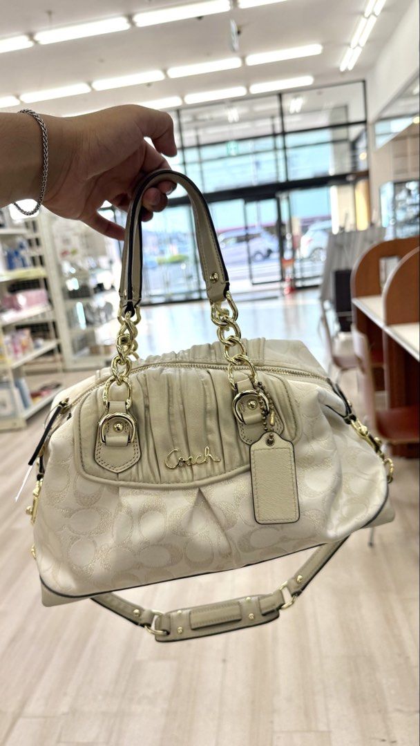 Vintage Coach Ashley Satchel Bag (Category: Purses & Pouches) located in Quezon City. Submitted by elaine.p25 (Listing ID 1467190343, Image 2). Description: from japan onhand condition: 8/10.