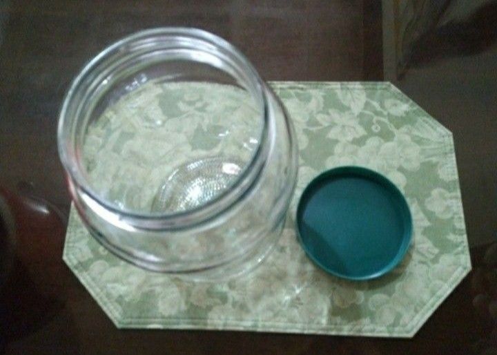 Vintage Cookie Jar 🍪 (Category: Food Organization & Storage) located in Bulacan. Submitted by mitchikoscollection (Listing ID 1467190034, Image 2). Description: 6 x 10 Inches Makapal at Medyo mabigat , Slightly used .. Vintage Big Cookie 🍪 Jar Food Storage (Some are Pre-Loved and New) Some are US, Japan, Italy, England Items Surplus and Local MOP >BDO/Gcash NO COD/COP Thanks for viewing 😍 SOLD items deleted 👍.