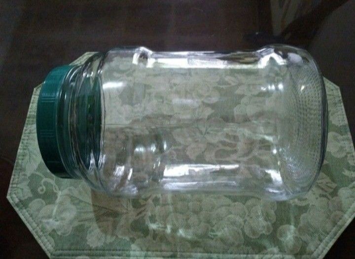 Vintage Cookie Jar 🍪 (Category: Food Organization & Storage) located in Bulacan. Submitted by mitchikoscollection (Listing ID 1467190034, Image 3). Description: 6 x 10 Inches Makapal at Medyo mabigat , Slightly used .. Vintage Big Cookie 🍪 Jar Food Storage (Some are Pre-Loved and New) Some are US, Japan, Italy, England Items Surplus and Local MOP >BDO/Gcash NO COD/COP Thanks for viewing 😍 SOLD items deleted 👍.