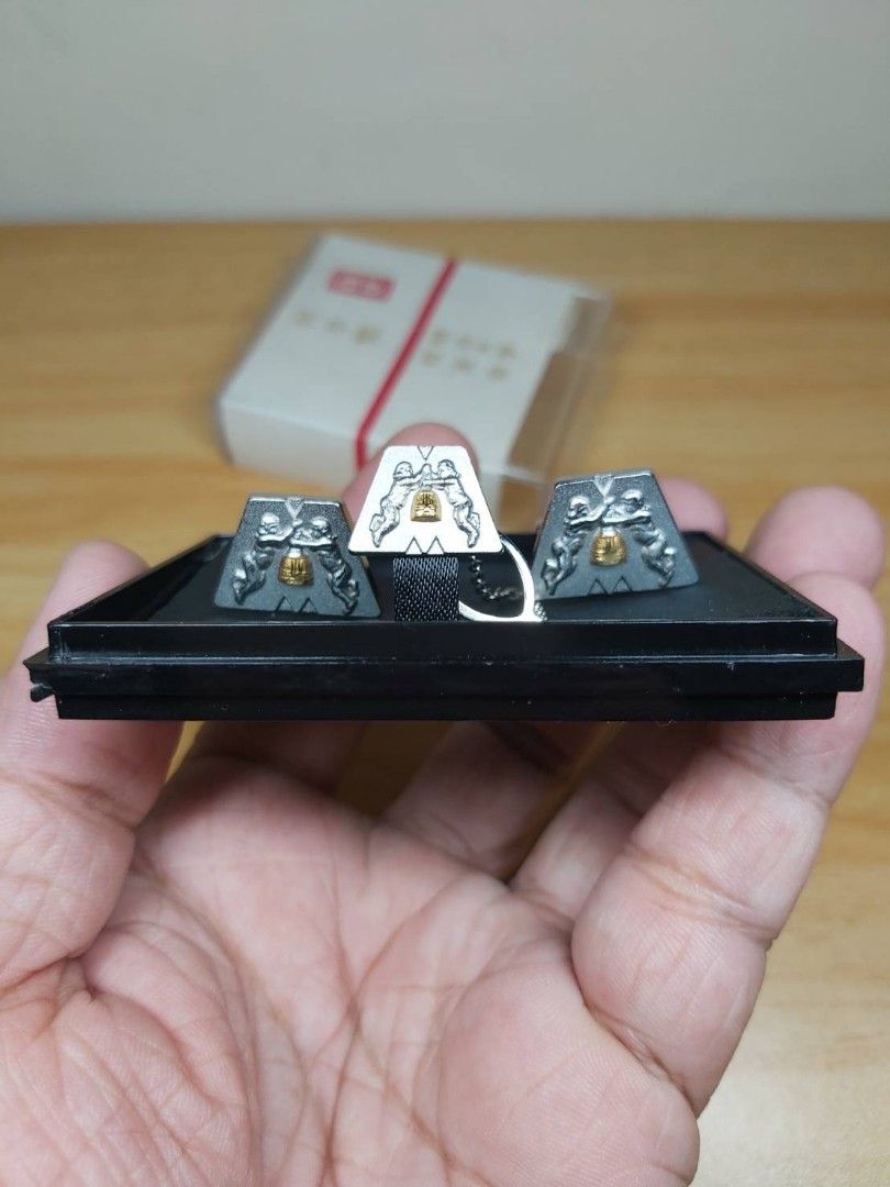 VINTAGE CUFFLINKS AND TIE TACK SET (Category: Vintage Collectibles) located in Bulacan. Submitted by nansantiago (Listing ID 1467353391, Image 1). Description: VINTAGE CUFFLINKS AND TIE TACK SET Good as new, Unused 🏷️ ₱180‼️ 📍 Location: Plaridel, Bulacan 💸 Mode of Payments: Gcash / BPI 📦 Pick-up / Ship 🚚 Couriers : Flash Express / SPX / Lalamove.