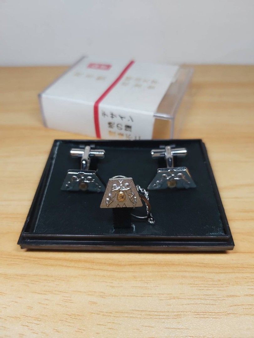 VINTAGE CUFFLINKS AND TIE TACK SET (Category: Vintage Collectibles) located in Bulacan. Submitted by nansantiago (Listing ID 1467353391, Image 2). Description: VINTAGE CUFFLINKS AND TIE TACK SET Good as new, Unused 🏷️ ₱180‼️ 📍 Location: Plaridel, Bulacan 💸 Mode of Payments: Gcash / BPI 📦 Pick-up / Ship 🚚 Couriers : Flash Express / SPX / Lalamove.