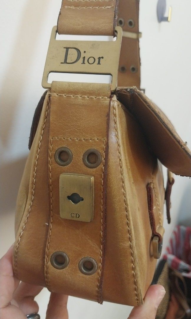 Vintage Dior (Category: Shoulder Bags) located in Ajuy. Submitted by josh_and_jewels (Listing ID 1467222125, Image 3). Description: vintage dior (flaws) sling.
