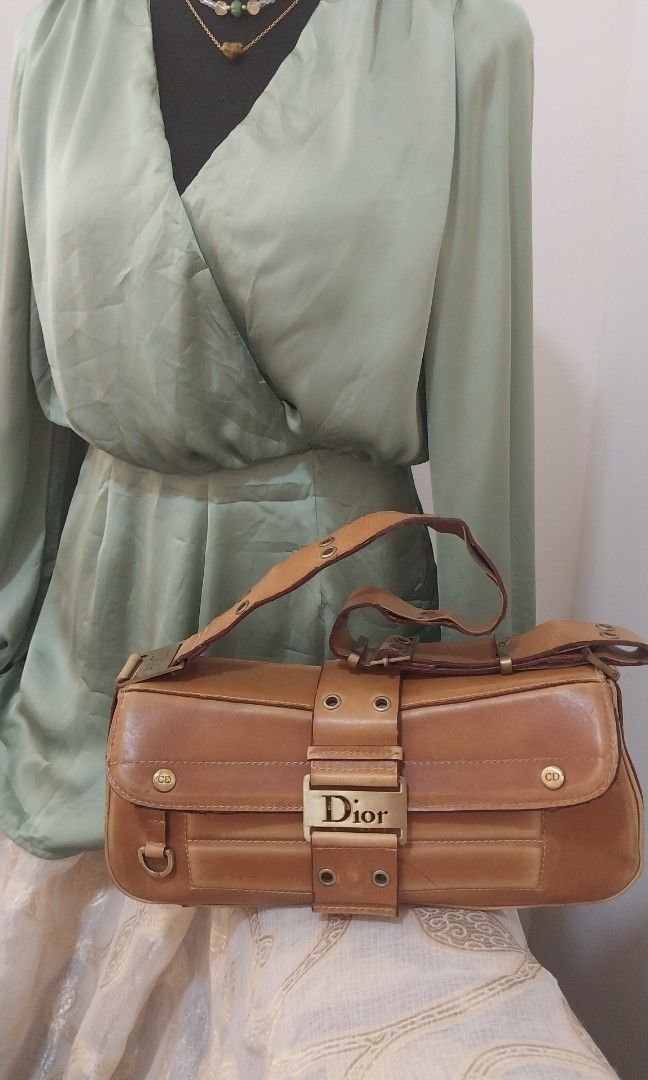 Vintage Dior (Category: Shoulder Bags) located in Ajuy. Submitted by josh_and_jewels (Listing ID 1467222125, Image 2). Description: vintage dior (flaws) sling.