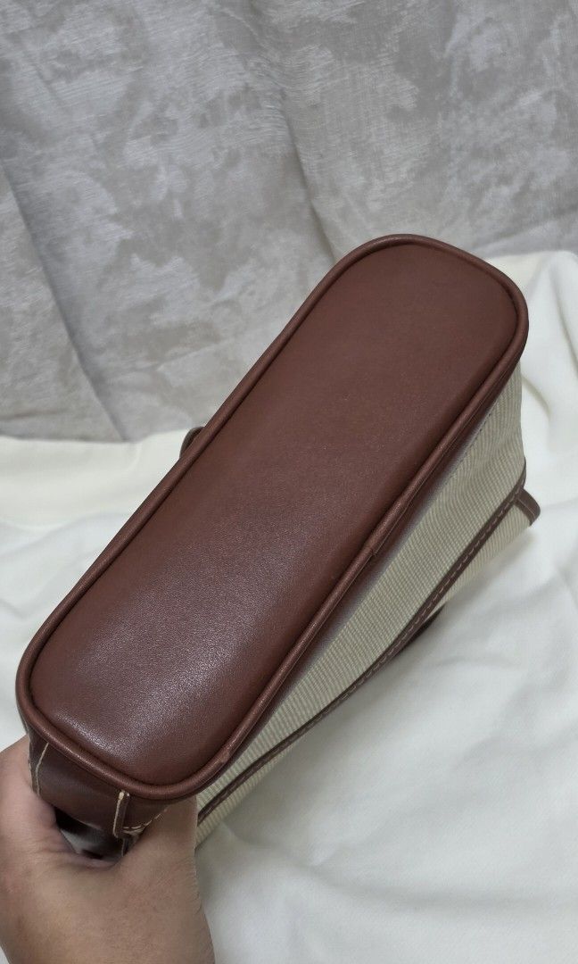 Vintage Esprit top-handle satchel bag (Category: Shoulder Bags) located in Santo Tomas. Submitted by cheskieeeeeeeee (Listing ID 1467292735, Image 3). Description: This item is a vintage Esprit micro-check/houndstooth top-handle satchel bag..
