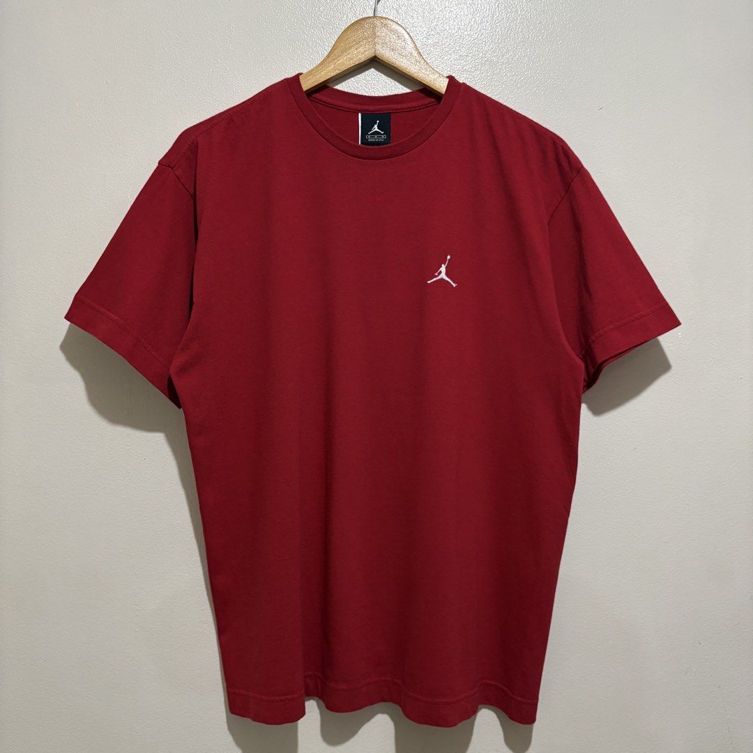 VINTAGE JORDAN JUMPMAN LOGO (Category: Tshirts & Polo Shirts ) located in Manila. Submitted by AauuStin (Listing ID 1467194056, Image 1). Description: •Medium •W22 L29 •Excellent Condition.