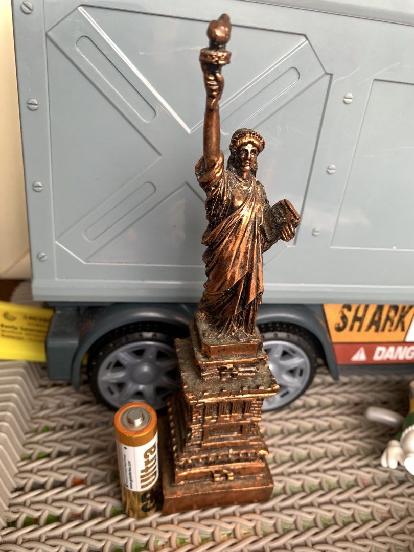 Vintage Kings 1995 Liberty Statue (Category: Vintage Collectibles) located in Manila. Submitted by macks_toys (Listing ID 1467337235, Image 1). Description: 📌You may send DM for your inquiries. ✨KINDLY CHECK EACH DETAILS✨ 🔳 From Japan/UK Surplus items 🔳 Manage your expectations since it’s preloved and from Surplus Items 🔳 WYSIWYG ✨ Thank you! ✨.