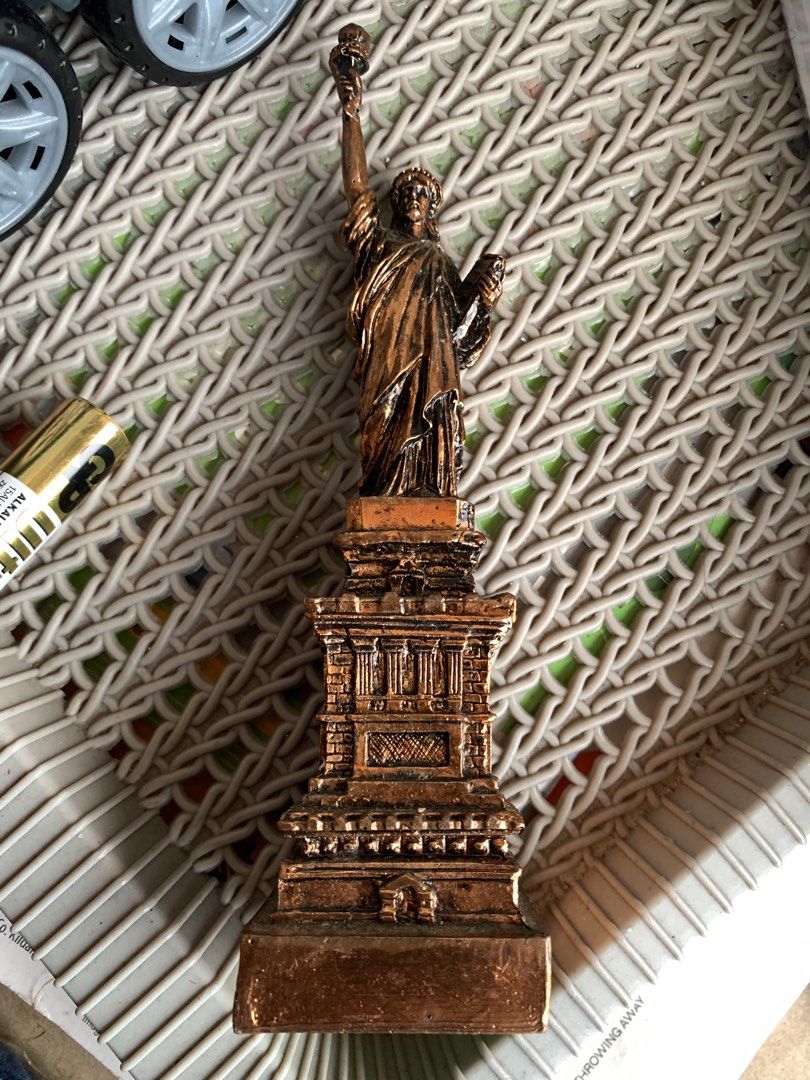 Vintage Kings 1995 Liberty Statue (Category: Vintage Collectibles) located in Manila. Submitted by macks_toys (Listing ID 1467337235, Image 2). Description: 📌You may send DM for your inquiries. ✨KINDLY CHECK EACH DETAILS✨ 🔳 From Japan/UK Surplus items 🔳 Manage your expectations since it’s preloved and from Surplus Items 🔳 WYSIWYG ✨ Thank you! ✨.