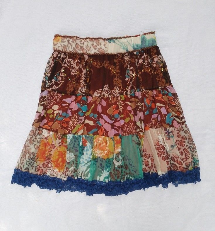 vintage maxi skirt (Category: Skirts) located in Laur. Submitted by zystilo (Listing ID 1467193298, Image 2). Description: — 28" - 34" waistline — reworked — no issue.