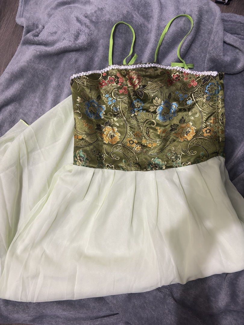 Vintage Multi-Color Ruffle Chiffon Blouse (Category: Blouses) located in Makati City. Submitted by kykynsss (Listing ID 1467199611, Image 2). Description: Bundle A - Take ALL (php 350) - Supposed i sell but na stock kasi nabusy - For lalamove/courier pick up na lang from location cuz hindi na keri ng time - Style: Multi-color ruffled chiffon blouse (pink, yellow, and white) - Fit: Smocked elastic waist with adjustable tie strings - Fabric: Lightw