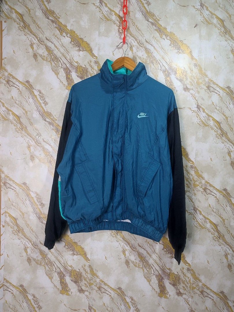 Vintage Nike Challenge Court Andre Agassi Windbreaker Jacket Medium (Category: Coats, Jackets and Outerwear) located in Cabuyao City. Submitted by jederama (Listing ID 1467272146, Image 1). Description: VINTAGE NIKE CHALLENGE COURT WINDBREAKER TENNIS LEGEND - ANDRÉ AGASSI SIZE : MEDIUM ON TAG WIDTH - 24 LENGTH - 25.5 GOOD AS NEW CONDITION NO ISSUE / NO FLAWS AUTHENTIC 1,900 + SHIPPING FEE.