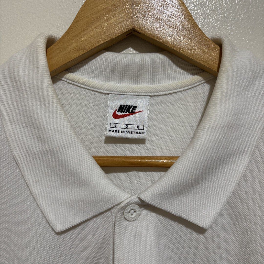 VINTAGE NIKE POLO SHIRT (Category: Tshirts & Polo Shirts ) located in Manila. Submitted by AauuStin (Listing ID 1467193853, Image 3). Description: •Large •W22 L30.5 •Good Condition .