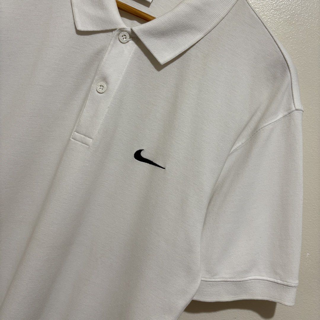 VINTAGE NIKE POLO SHIRT (Category: Tshirts & Polo Shirts ) located in Manila. Submitted by AauuStin (Listing ID 1467193853, Image 2). Description: •Large •W22 L30.5 •Good Condition .