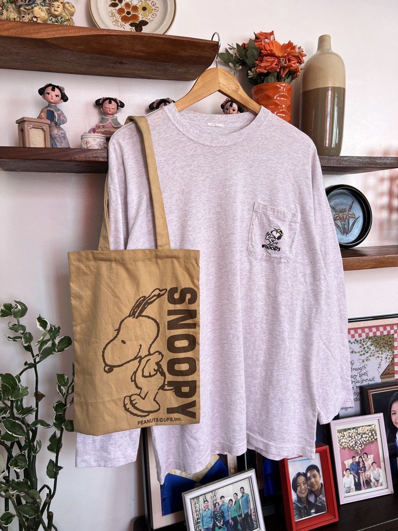 VINTAGE SNOOPY PEANUTS LONGSLEEVE & TOTE (Category: Tshirts & Polo Shirts ) located in Solano. Submitted by aljoners (Listing ID 1467233292, Image 2). Description: Size: L Width: 23 Length: 28.5 Color rate: 10/10 Condition: 10/10 Issue/s: 1 small unnoticeable pinhole & Cut neck tag TOTE BAG Color rate: 9.5/10 Condition: 9.5/10 Issue/s: None “Color may vary due to lighting”.