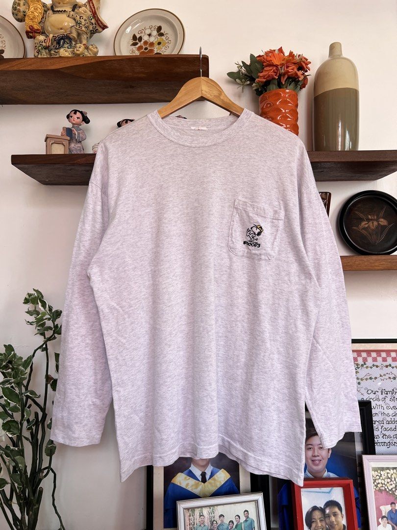 VINTAGE SNOOPY PEANUTS LONGSLEEVE & TOTE (Category: Tshirts & Polo Shirts ) located in Solano. Submitted by aljoners (Listing ID 1467233292, Image 3). Description: Size: L Width: 23 Length: 28.5 Color rate: 10/10 Condition: 10/10 Issue/s: 1 small unnoticeable pinhole & Cut neck tag TOTE BAG Color rate: 9.5/10 Condition: 9.5/10 Issue/s: None “Color may vary due to lighting”.