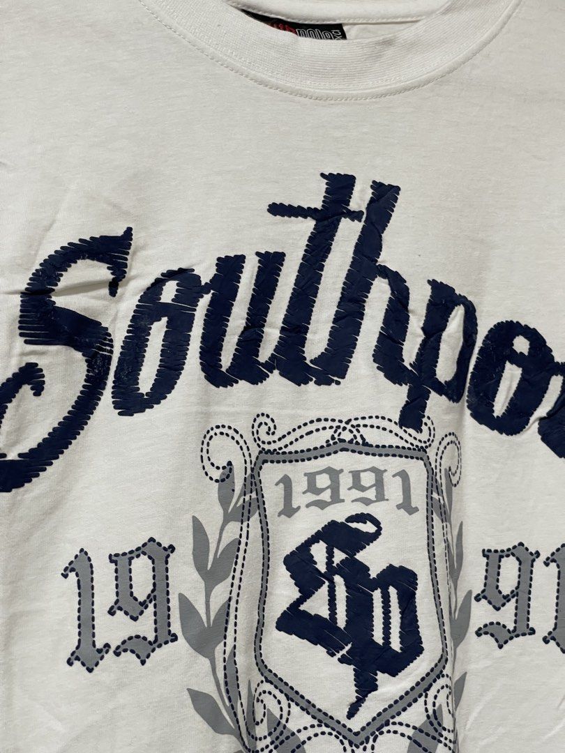 Vintage Southpole Y2K shirt size Medium (Category: Tshirts & Polo Shirts ) located in Marikina City. Submitted by joshuaades21107 (Listing ID 1467266540, Image 3). Description: Size medium on tag 21 width 29 length Need light wash See pictures for reference .
