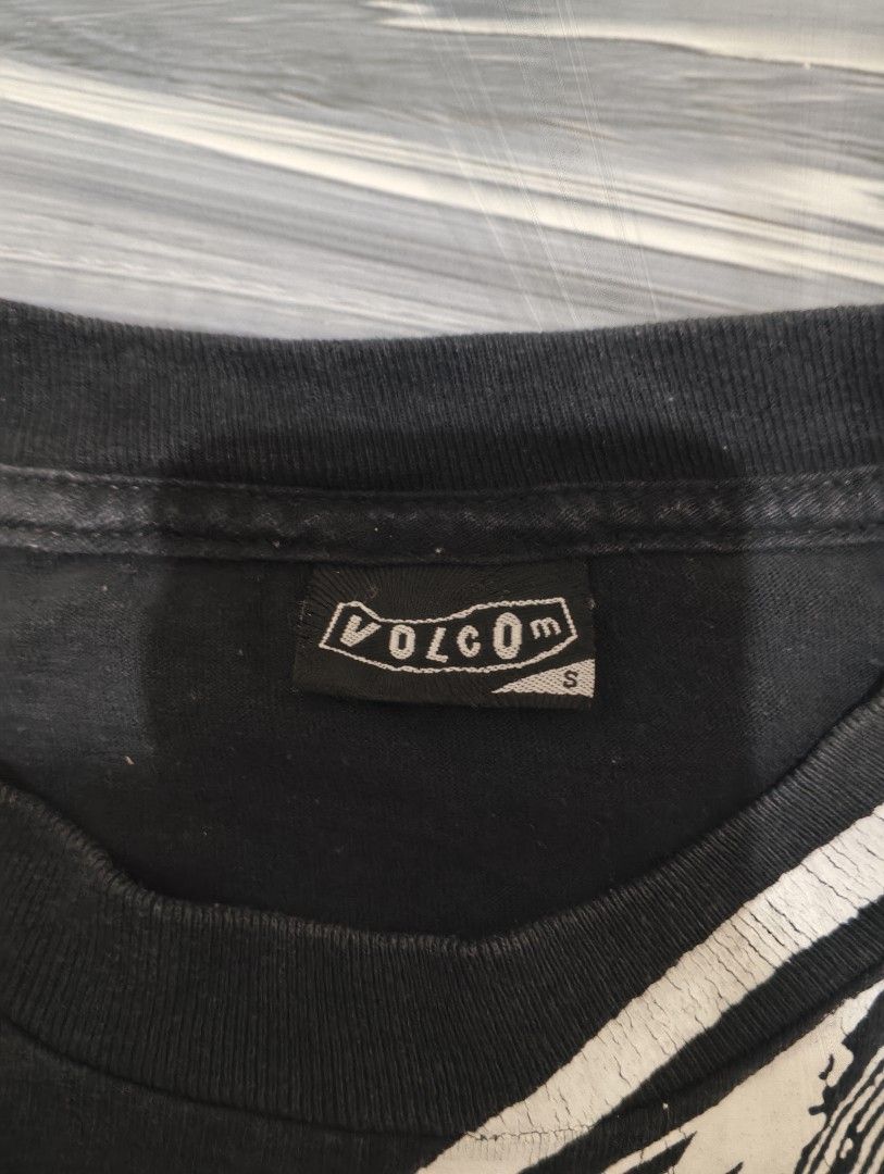 Vintage Volcom (Category: Tshirts & Polo Shirts ) located in Cebu City. Submitted by archenggo (Listing ID 1467322567, Image 3). Description: Excellent Condition Dimes 17x27 CR 9/10 Issue Very minimal hairline add Shipping Fee.