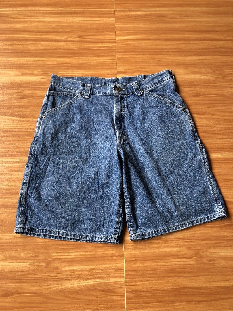 VINTAGE Y2K LEE JORTS (Category: Shorts) located in Baybay. Submitted by dathrifted (Listing ID 1467236295, Image 1). Description: VINTAGE Y2K LEE JORTS Waistline- 34 Length- 21 EXCELLENT CONDITION PM if Interested📩📩📩.