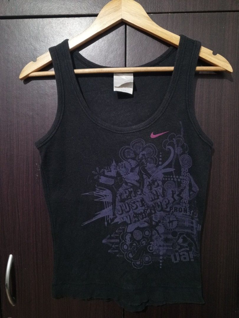 Vintage Y2k nike sando (Category: Others Tops) located in Santa Maria. Submitted by paulo-garcia21 (Listing ID 1467287070, Image 1). Description: small fittings 14.5 by 22 good fade ver good condition.