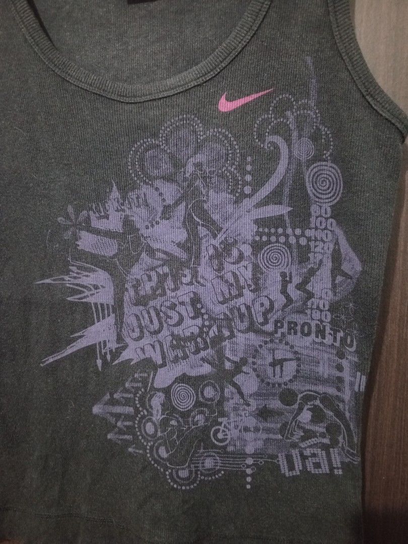 Vintage Y2k nike sando (Category: Others Tops) located in Santa Maria. Submitted by paulo-garcia21 (Listing ID 1467287070, Image 2). Description: small fittings 14.5 by 22 good fade ver good condition.