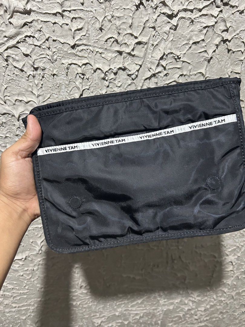 vivien tam panda bag (Category: Luxury Bags & Wallets) located in Naga. Submitted by twinparadocs (Listing ID 1467169708, Image 3). Description: verrygood condition .