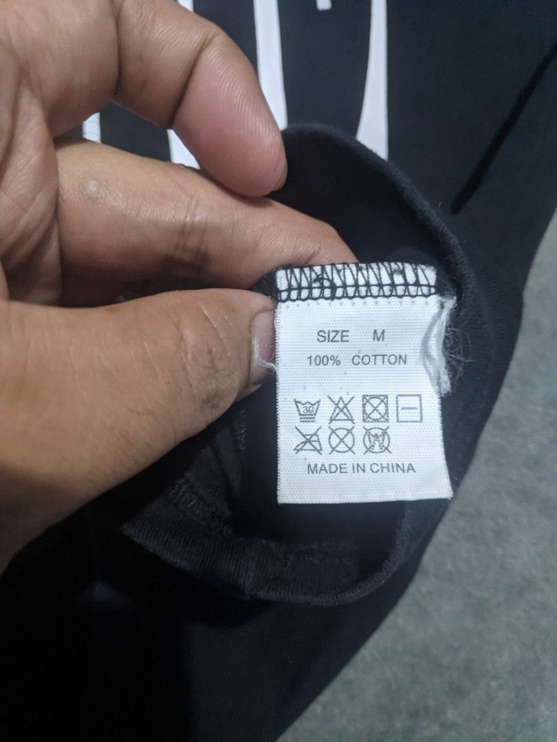 Vlone (Category: Tshirts & Polo Shirts ) located in San Ildefonso. Submitted by tripniberto (Listing ID 1467314693, Image 3). Description: VLONE Dimes:20.5/29.5L Issue: Need wash, Minimal hairlines (back print), sign of use Color Rate: 9/10(or better) (lighting may affect the color on images) MOP: gcash MOD: j&t(+sf) NO RUSH SHIPPING!!! (3-5days Ship out!) please manage your expectations this is ukay items PM if interested 📩 Bulacan 📍.