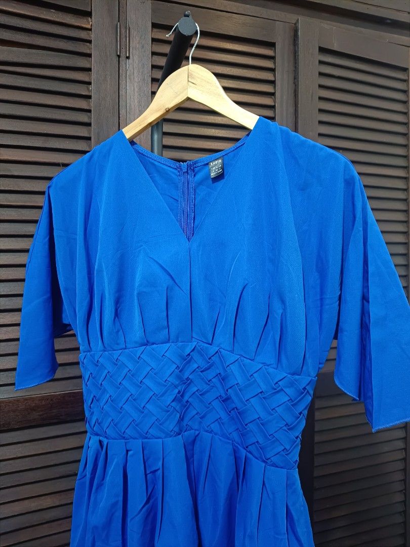 Vneck Dress (Category: Dresses) located in Manila. Submitted by byjrb (Listing ID 1467359043, Image 2). Description: 🛍️ Brand-new items from SHEIN, Emery Rose, Zaful & more! Size : Small to Medium 📦 Shipping: LBC / J&T / Lalamove 💸 MOP: GCash / BPI only DM for inquiries! 💌.
