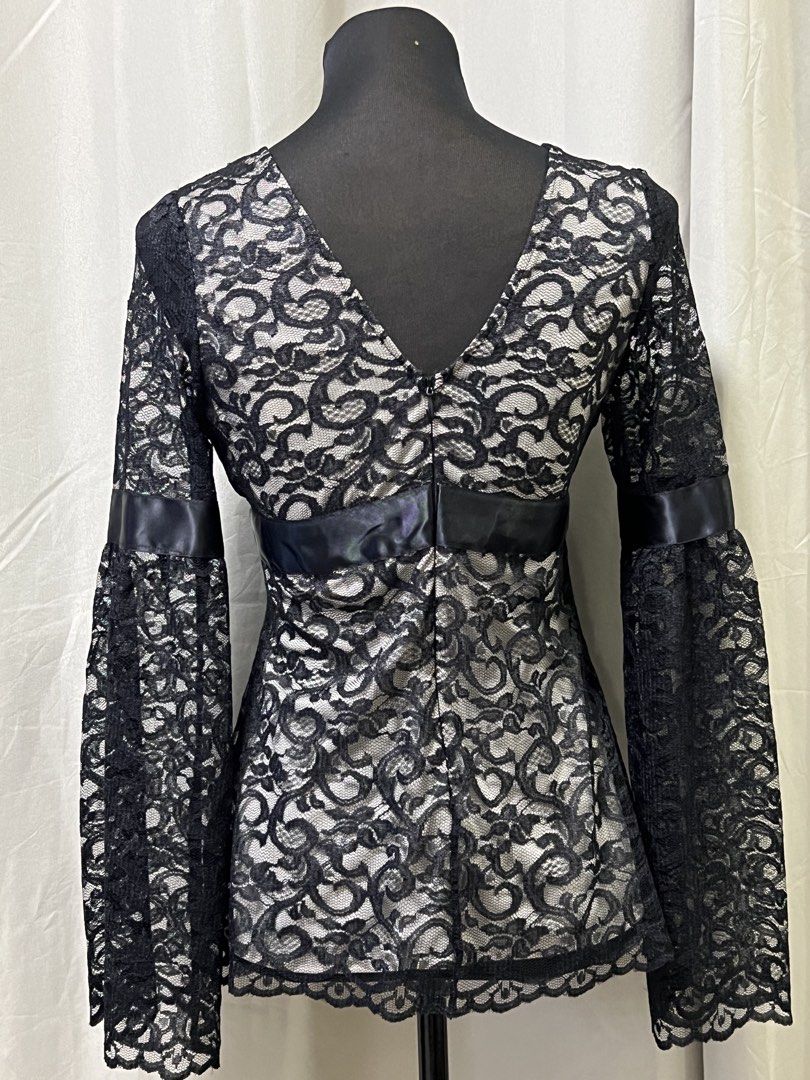 V-neck lace blouse (Category: Blouses) located in Las Pinas. Submitted by jilanah (Listing ID 1467353628, Image 2). Description: .
