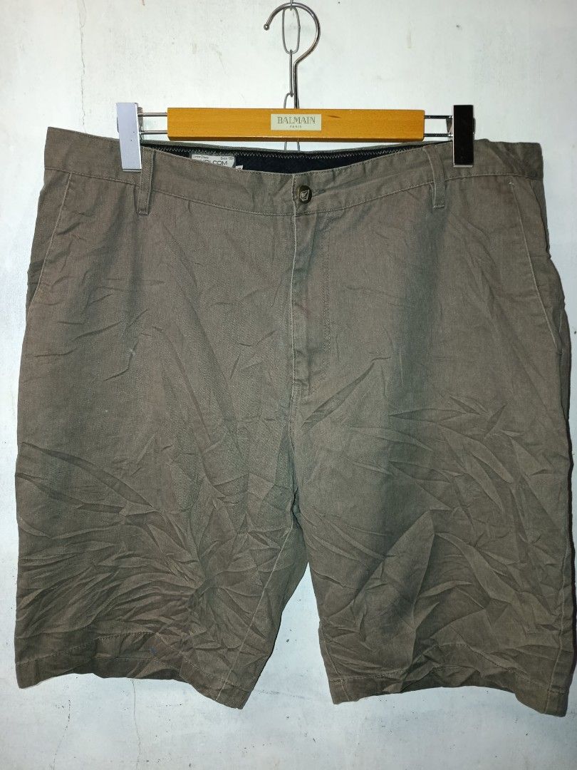 Volcom Chino Shorts Size 38 Olive Green (Category: Shorts) located in Nabunturan. Submitted by marmitoren42236 (Listing ID 1467257456, Image 1). Description: - Brand: Volcom - Style: Chino shorts - Color: Olive green - Size: 38 - Material: Clean cotton - Closure: Button closure with zip fly and belt loops - Pockets: Back welt pockets with Volcom logo tag - Details: Embroidered stone logo on the leg - Condition: Good for casual daily wear or skati
