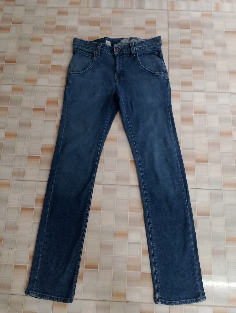 Volcom Denim pants (Category: Jeans) located in Bacolod City. Submitted by belleza_030299 (Listing ID 1467270609, Image 1). Description: Authentic Volcom Excellent Condition Size fit 30-32 Length 40 no issue.