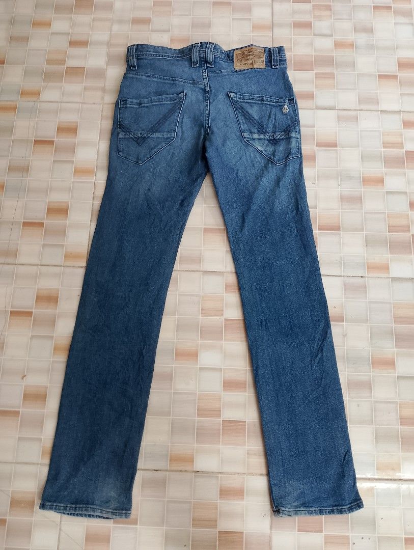 Volcom Denim pants (Category: Jeans) located in Bacolod City. Submitted by belleza_030299 (Listing ID 1467270609, Image 3). Description: Authentic Volcom Excellent Condition Size fit 30-32 Length 40 no issue.