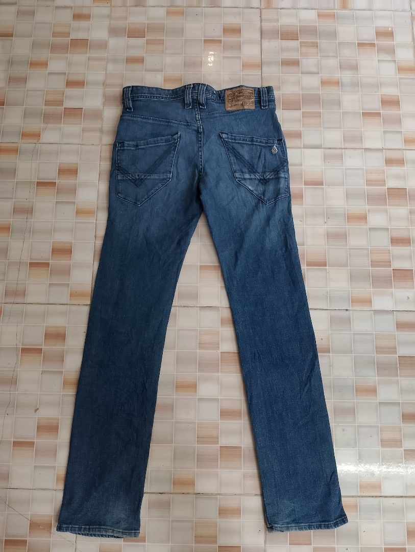 Volcom Denim pants (Category: Jeans) located in Bacolod City. Submitted by belleza_030299 (Listing ID 1467270609, Image 2). Description: Authentic Volcom Excellent Condition Size fit 30-32 Length 40 no issue.