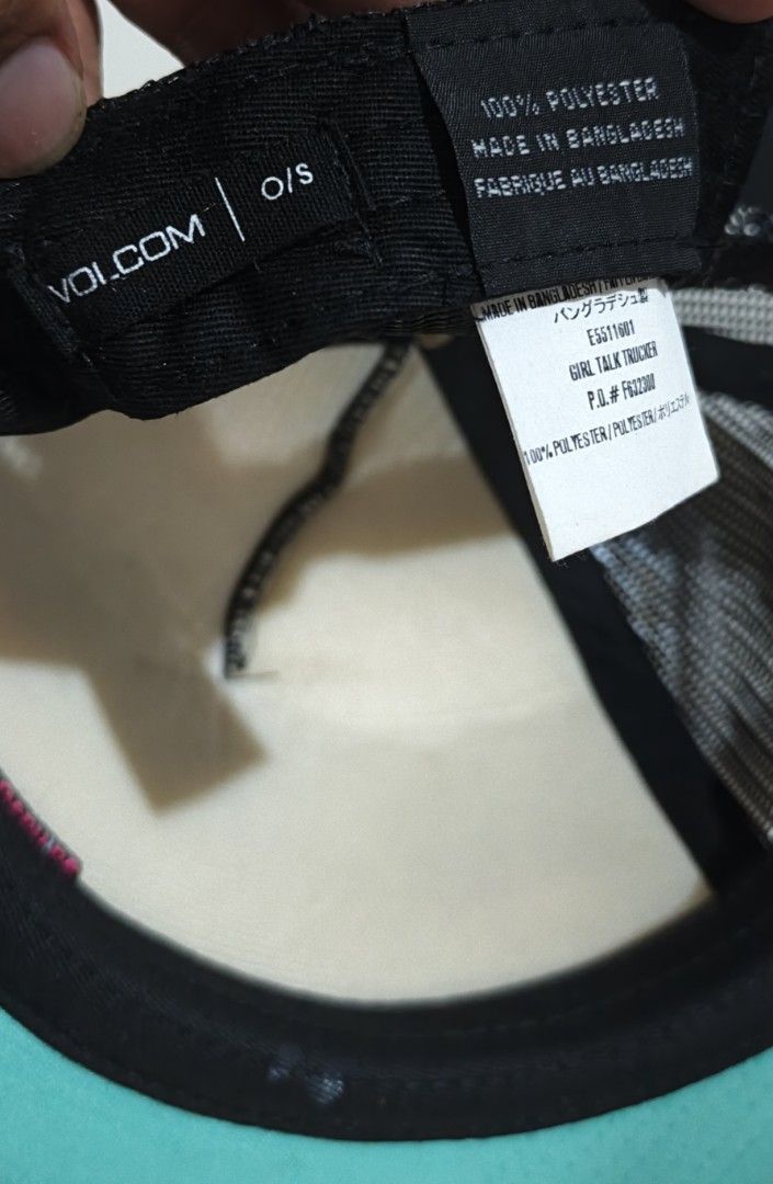 Volcom trucker cap (Category: Caps & Hats) located in Naga. Submitted by otaydenyoks (Listing ID 1467202260, Image 3). Description: small size.