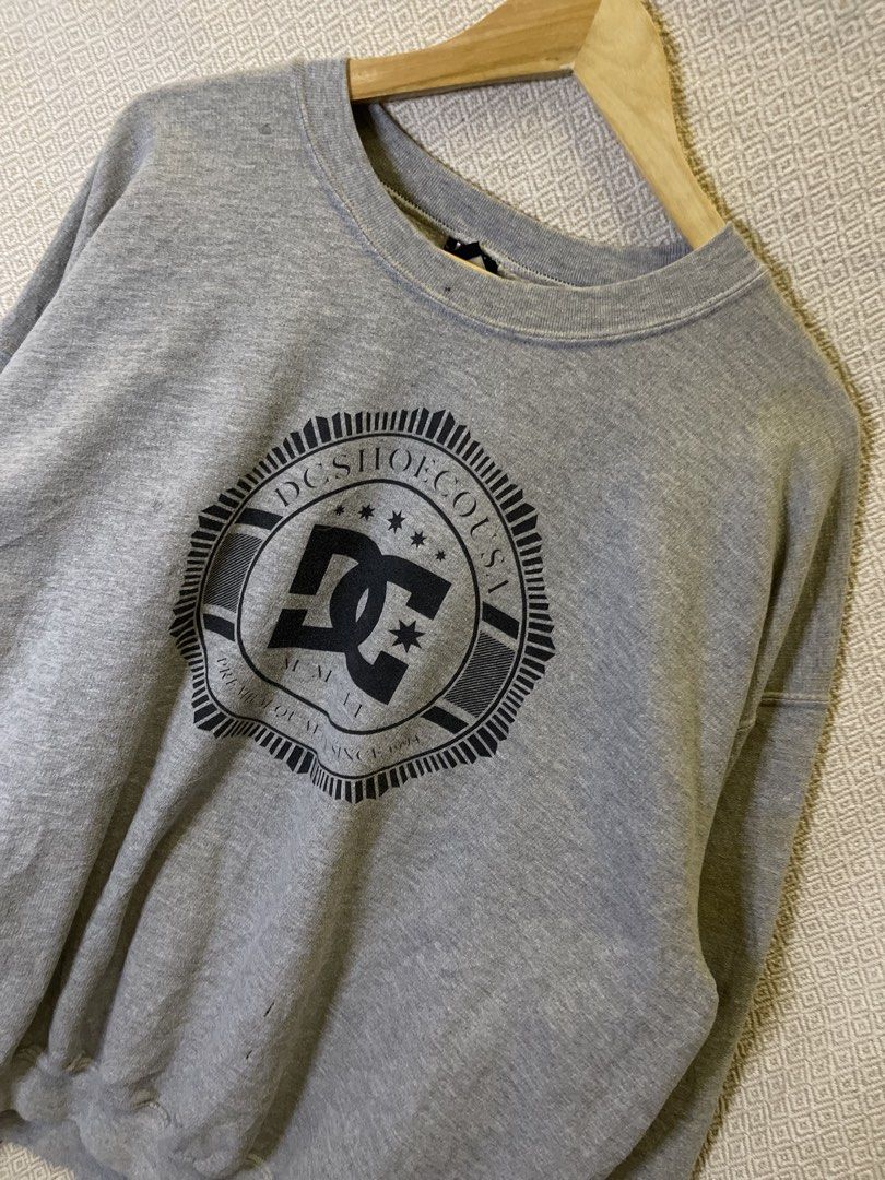 Vtg Dc crewneck (Category: Coats, Jackets and Outerwear) located in Manila. Submitted by hypestock_mnl (Listing ID 1467229629, Image 2). Description: - stylish - perfect for casual wear - great fit - in good condition - minimal signs of usage - 9/10 - money worth! - see pics for details/issue.