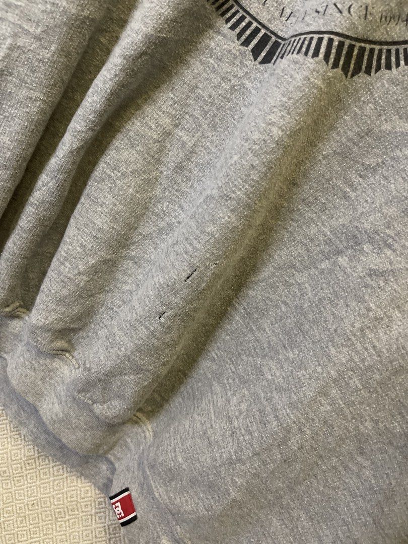 Vtg Dc crewneck (Category: Coats, Jackets and Outerwear) located in Manila. Submitted by hypestock_mnl (Listing ID 1467229629, Image 3). Description: - stylish - perfect for casual wear - great fit - in good condition - minimal signs of usage - 9/10 - money worth! - see pics for details/issue.