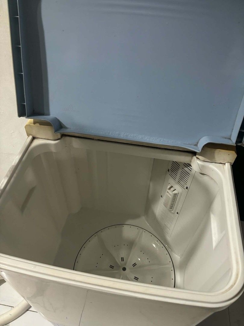 Washing Machine and Electricfan Set (Category: Washing Machines and Dryers) located in Manila. Submitted by silverfish-1092b3 (Listing ID 1467350460, Image 3). Description: FOR SALE American Home Single Tub Washing Machine and Hanabishi Electric Fan 18" Take all (Second Hand) Price: ₱1500 Quick Specs: Brand: American Home Model: AHW-6005BLU Capacity: 6.5 kg Power Input: 340W Voltage: 230V / 60Hz Condition: All working, tahimik, maayos pa belt at 