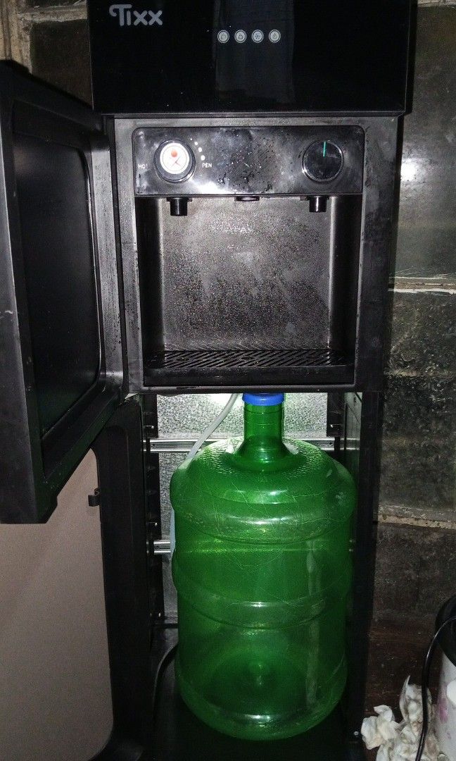 Water dispenser (Category: Other Home Appliances) located in Manila. Submitted by barutak_22 (Listing ID 1467309216, Image 2). Description: free gallon.