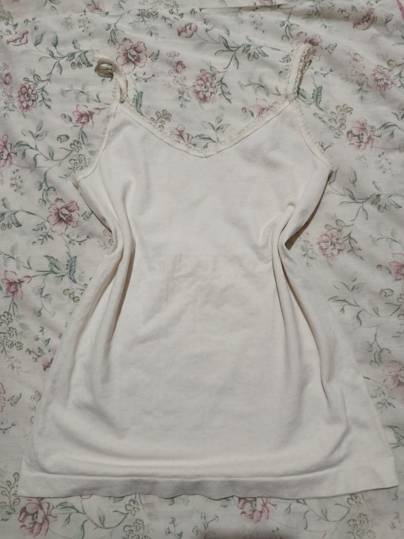 WHITE CAMISOLE LACE (Category: Sleeveless) located in Manila. Submitted by itzme_acquaria (Listing ID 1467206300, Image 1). Description: XS-S.