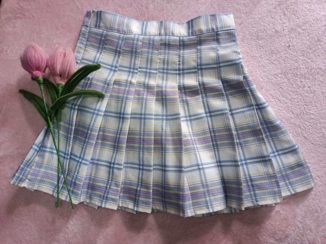 White checkered tennis skirt (Category: Skirts) located in Caloocan City. Submitted by fayedafairy (Listing ID 1467282844, Image 1). Description: *＊✿❀ For sale ❀✿＊* ෆ White checkered tennis skirt ෆ Item is in perfect condition ෆ Only worn a couple of times during special occasions ෆ Reason for selling: Item doesn't fit anymore, plus: decluttering closet ᰔ Bought at SM *＊✿❀ Sizes❀✿＊* ᰔ XS-S 12.5 inches waist, 16.5 inches long ᰔ Material does not s