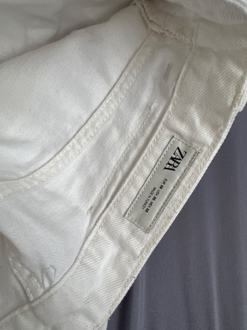 White denim pants wide leg jeans (Category: Jeans) located in Caloocan City. Submitted by quickriver.f0a144 (Listing ID 1467188267, Image 3). Description: - Style: White wide-leg denim pants with a flattering high-waist design - Closure: Secure front button and zipper - Details: Classic five-pocket styling with sturdy belt loops - Material: Premium, heavy-weight denim fabric in a clean solid color - Condition: Brand new / Excellent quality (Ready