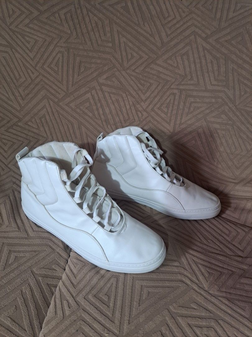 White High Top Sneakers Shoes (Category: Sneakers) located in Pasig City. Submitted by aecollection03 (Listing ID 1467171379, Image 1). Description: - Style: Plain white high-top sneakers - Closure: Lace-up with clean rubber soles - Comfort: Padded ankle collar for extra support - Versatility: Solid white goes with any casual outfit - Condition- worn twice.